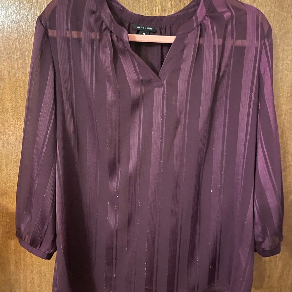 Blouse with ribbon stripes.
